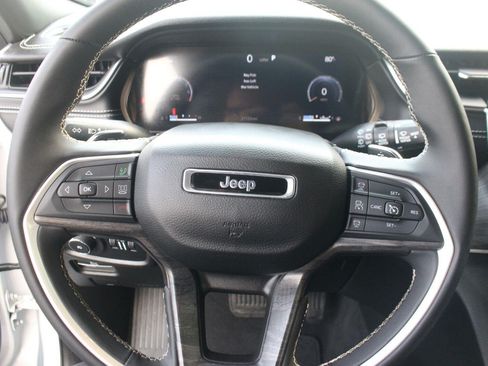 Used 2024 Jeep Grand Cherokee Limited w/ Black Appearance Package AWD/4WD image 20