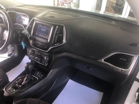 Used 2019 Jeep Cherokee Latitude w/ Popular Appearance Group image 30