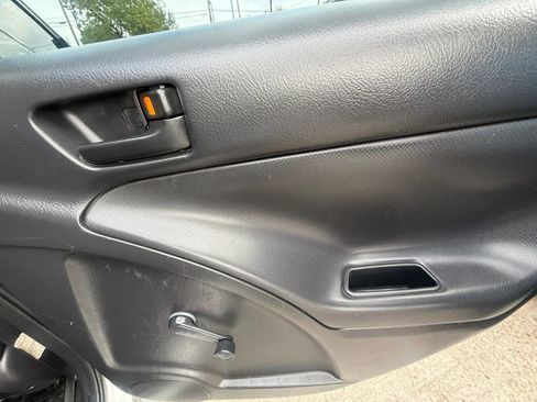 Used 2004 Toyota Matrix FWD image 22