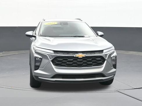 Used 2025 Chevrolet Trax LT w/ Driver Confidence Package FWD image 24