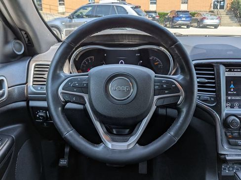 Used 2018 Jeep Grand Cherokee Altitude AWD/4WD image 11