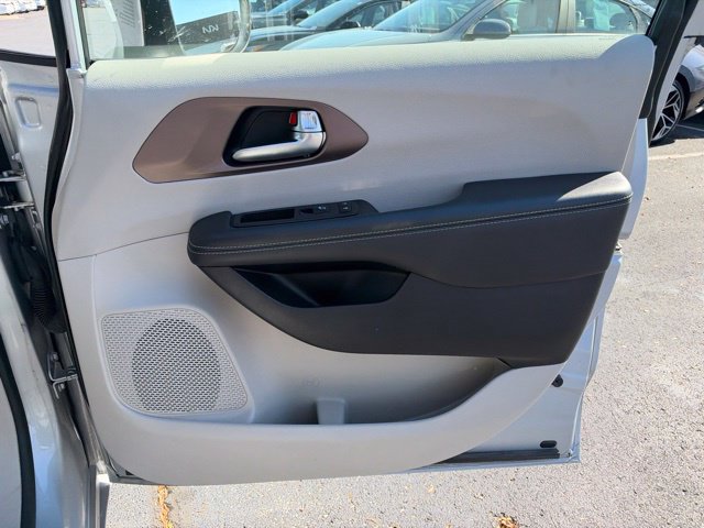 Used 2023 Chrysler Voyager LX FWD image 30