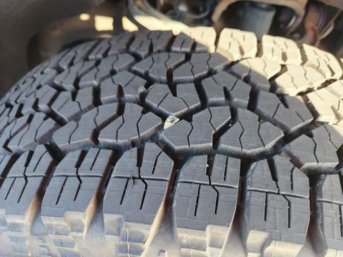 Used 2024 Chevrolet Silverado 2500 Custom w/ Custom Value Package image 10