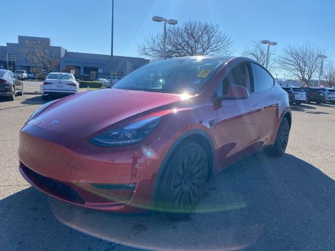Used 2024 Tesla Model Y Long Range image 1