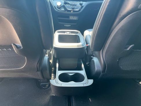 Used 2025 Chrysler Pacifica Select FWD image 33