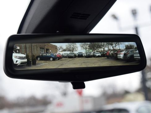 Used 2021 Chevrolet Traverse LT w/ LT Premium Package image 24