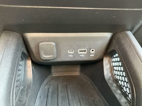 Used 2021 Chevrolet TrailBlazer LT w/ Convenience Package image 32