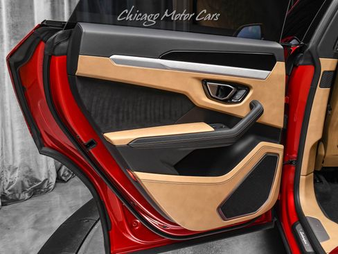 Used 2021 Lamborghini Urus AWD/4WD image 34