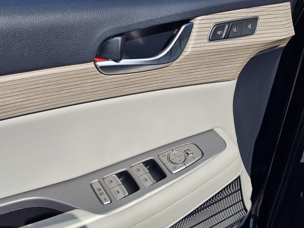 Used 2022 Hyundai Palisade Limited FWD image 19