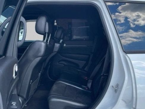 Used 2019 Jeep Grand Cherokee Altitude AWD/4WD image 17
