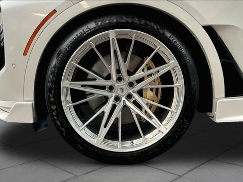 Used 2024 BMW X7 xDrive40i w/ M Sport Package image 10