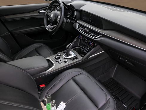 Used 2023 Alfa Romeo Stelvio Ti image 32