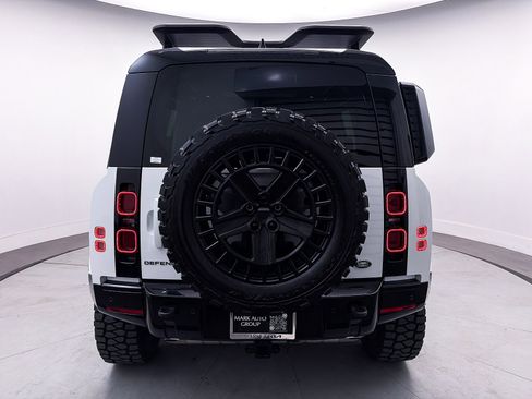 Used 2023 Land Rover Defender 110 X-Dynamic SE image 17