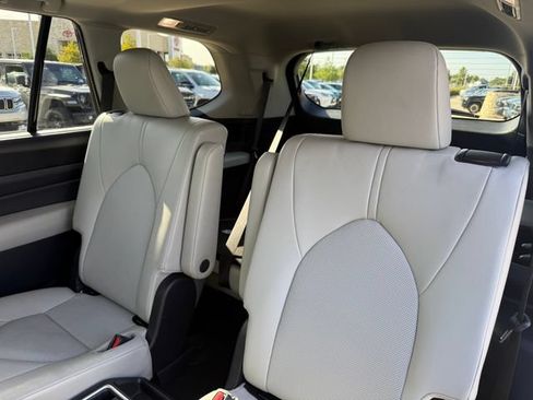 Used 2025 Toyota Grand Highlander AWD Hybrid image 28