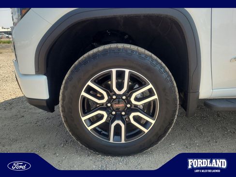 Used 2025 GMC Sierra 1500 AT4 w/ AT4 Premium Package AWD/4WD image 26