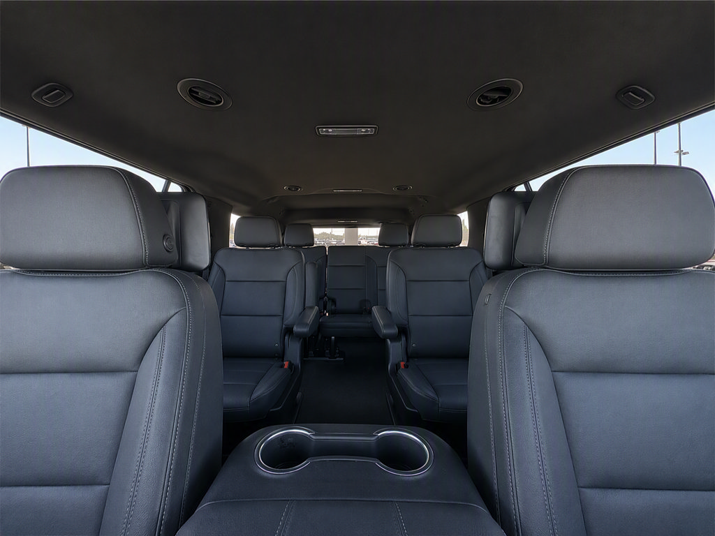Used 2024 Chevrolet Suburban Z71 w/ Luxury Package AWD/4WD image 9