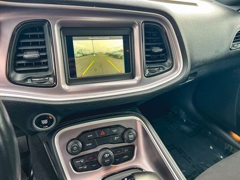 Used 2022 Dodge Challenger SXT image 18