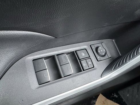 Used 2025 Toyota RAV4 XLE image 32