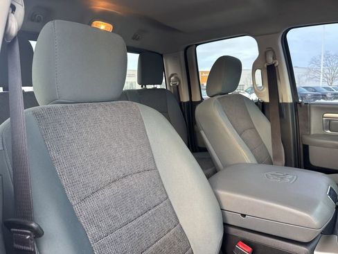 Used 2018 RAM 1500 SLT image 28