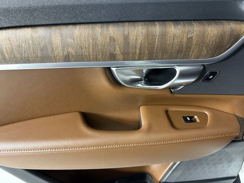 Used 2025 Volvo V90 B6 Cross Country Plus w/ Protection Package Premier image 36