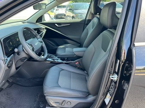 Used 2024 Kia Niro EX FWD image 3