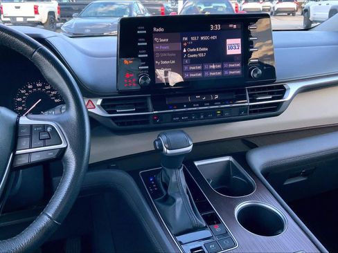 Used 2023 Toyota Sienna XLE image 7