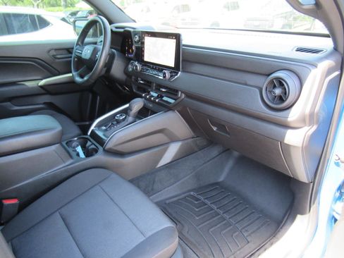 Used 2023 Chevrolet Colorado Trail Boss w/ LPO, Dark Essentials Package AWD/4WD image 12