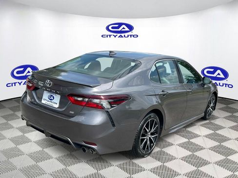 Used 2023 Toyota Camry SE FWD image 3