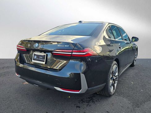 Used 2024 BMW i5 eDrive40i w/ Convenience Package image 3