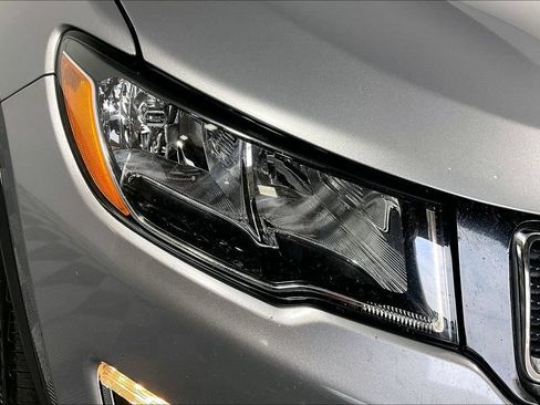 Used 2019 Jeep Compass Limited FWD image 27