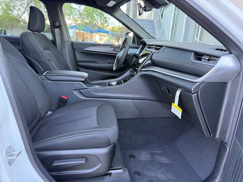 New 2025 Jeep Grand Cherokee L Laredo w/ Luxury Tech Group I image 28