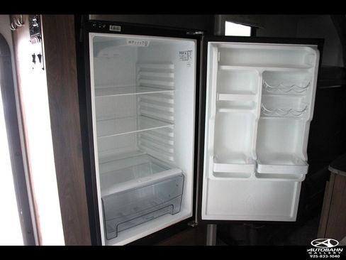 Used 2022 Ford E-450 and Econoline 450 Super Duty w/ Motorhome Prep Package image 30