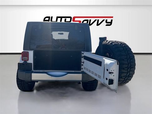 Used 2018 Jeep Wrangler Unlimited Sahara image 22