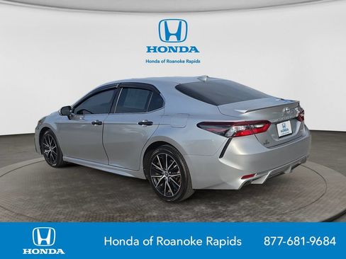 Used 2022 Toyota Camry SE FWD image 3