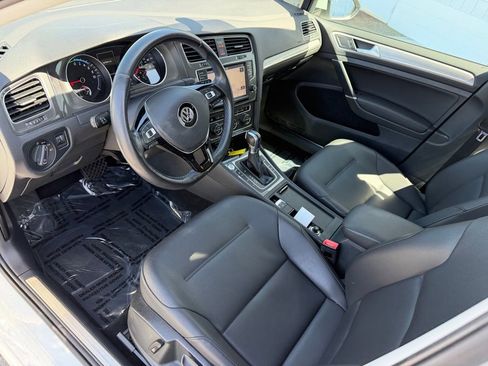 Used 2016 Volkswagen e-Golf SEL Premium image 2