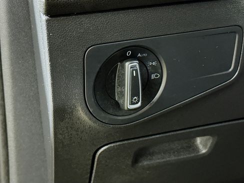 Used 2022 Volkswagen Tiguan SE w/ Panoramic Sunroof Package image 14