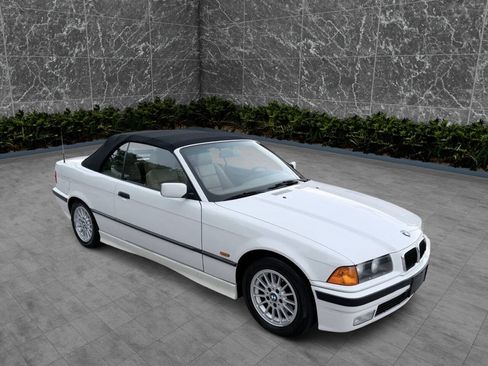 Used 1999 BMW 323i Convertible RWD image 2