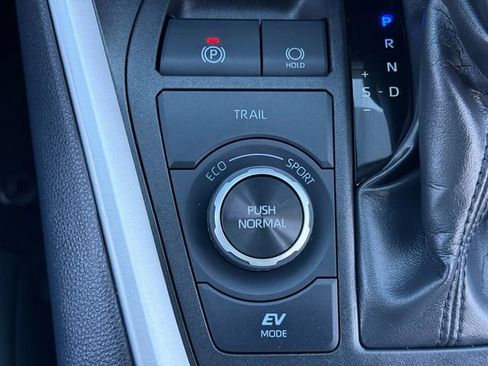 Certified 2025 Toyota RAV4 LE image 20