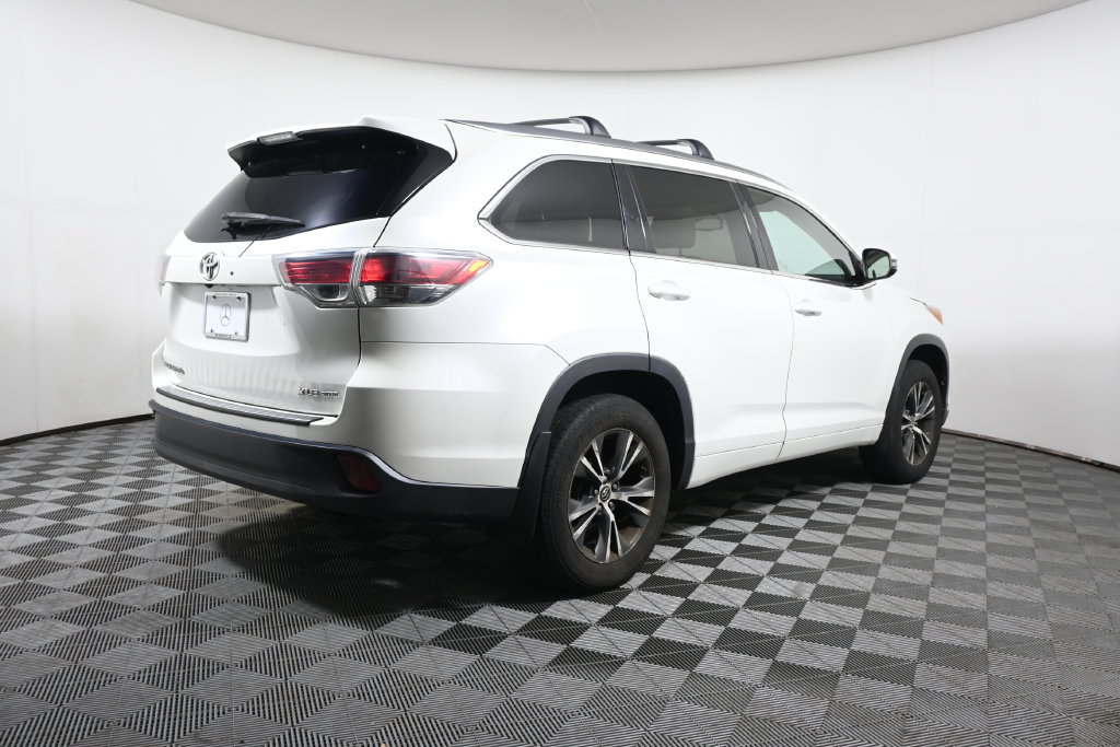 Used 2016 Toyota Highlander XLE AWD/4WD image 7