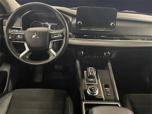 Used 2023 Mitsubishi Outlander SE image 10