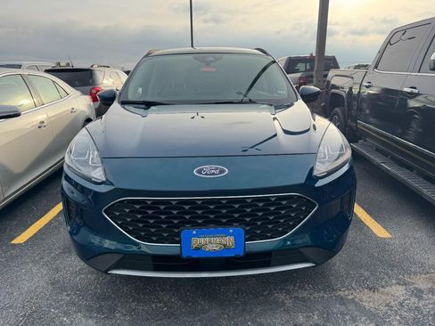 Used 2020 Ford Escape SE image 2