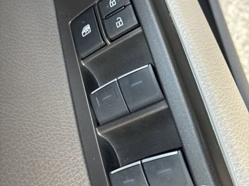 Used 2023 Toyota Camry XLE image 14