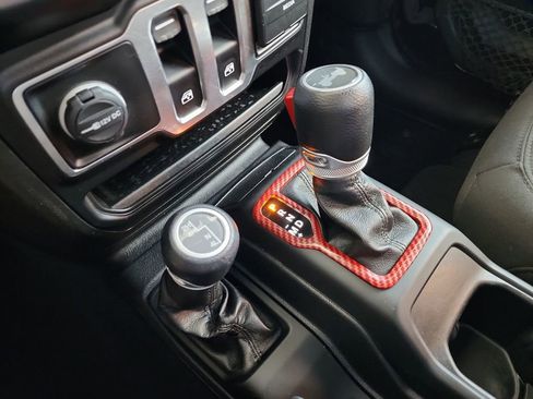 Used 2020 Jeep Wrangler Sport AWD/4WD image 29