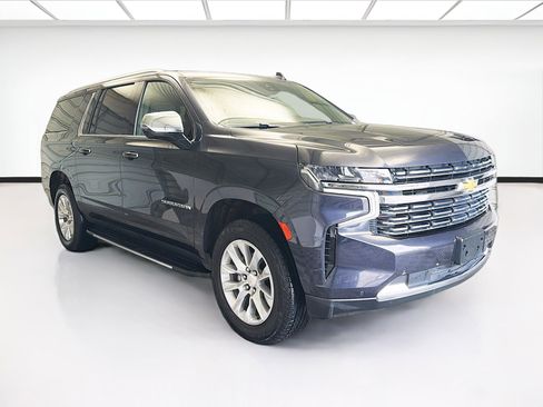 Used 2023 Chevrolet Suburban Premier image 3