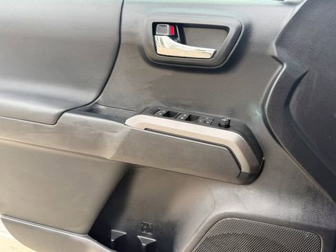 Used 2019 Toyota Tacoma TRD Sport AWD/4WD image 23
