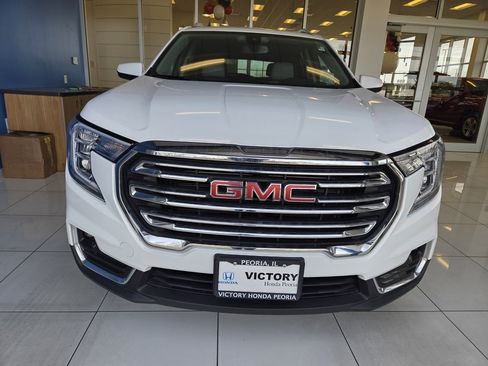 Used 2023 GMC Terrain SLT image 2