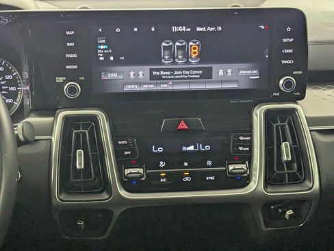 Used 2022 Kia Sorento S w/ Panoramic Sunroof Package image 18