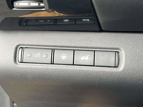 Used 2022 Nissan Pathfinder SV w/ SV Premium Package image 23