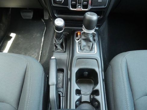 Used 2022 Jeep Gladiator Sport AWD/4WD image 22