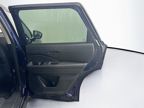 Used 2024 Nissan Pathfinder SV image 31